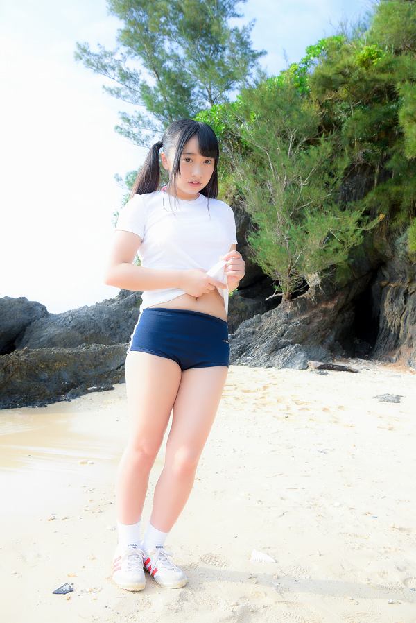 【美少女】一色杏子 ムッチリが抜ける競泳水着・ブルマー・制服グラビア画像50枚！ 19