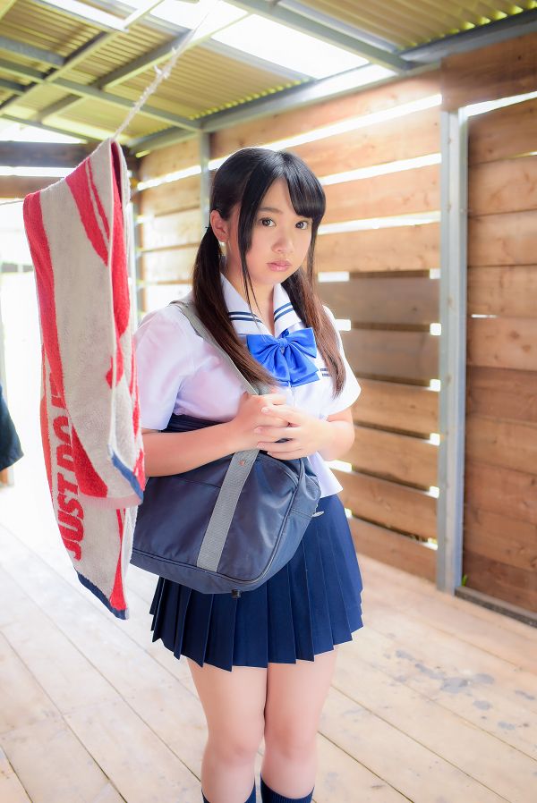 【美少女】一色杏子 ムッチリが抜ける競泳水着・ブルマー・制服グラビア画像50枚！ 39