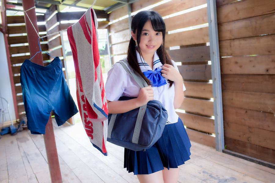 【美少女】一色杏子 ムッチリが抜ける競泳水着・ブルマー・制服グラビア画像50枚！ 40