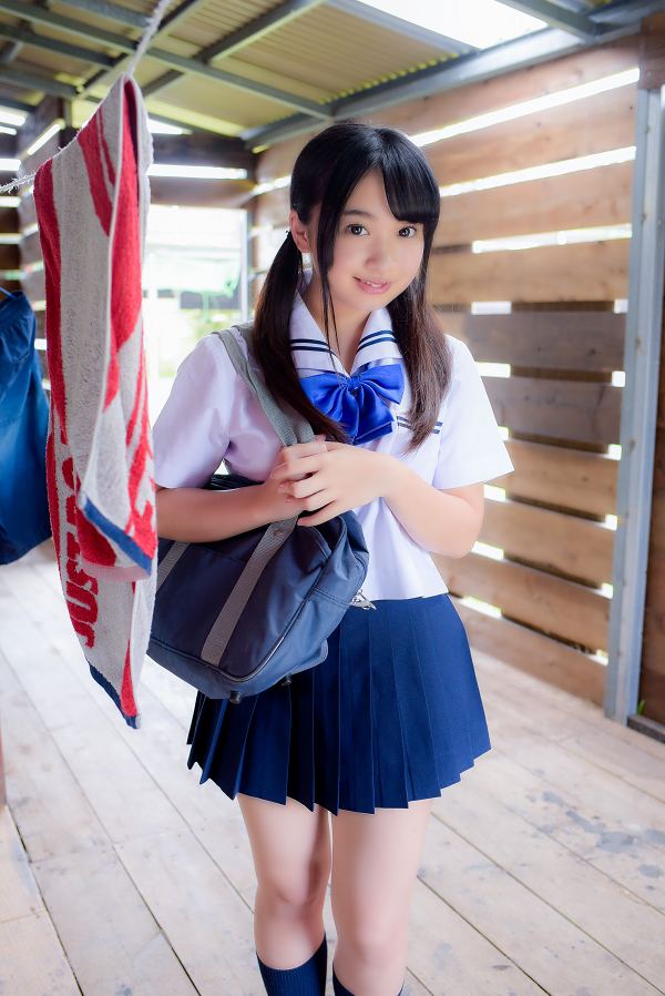 【美少女】一色杏子 ムッチリが抜ける競泳水着・ブルマー・制服グラビア画像50枚！ 41