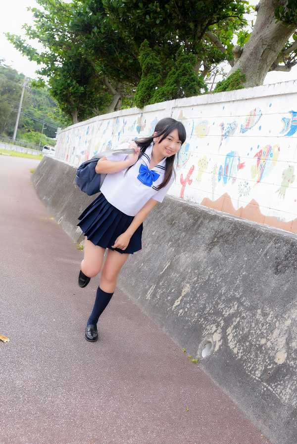 【美少女】一色杏子 ムッチリが抜ける競泳水着・ブルマー・制服グラビア画像50枚！ 42