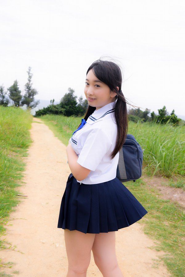 【美少女】一色杏子 ムッチリが抜ける競泳水着・ブルマー・制服グラビア画像50枚！ 44