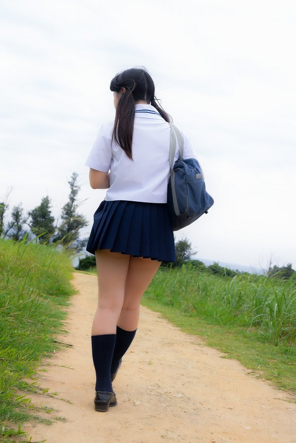 【美少女】一色杏子 ムッチリが抜ける競泳水着・ブルマー・制服グラビア画像50枚！ 45