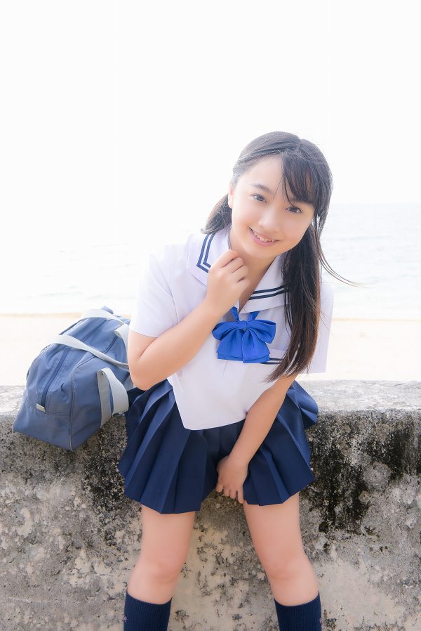 【美少女】一色杏子 ムッチリが抜ける競泳水着・ブルマー・制服グラビア画像50枚！ 49