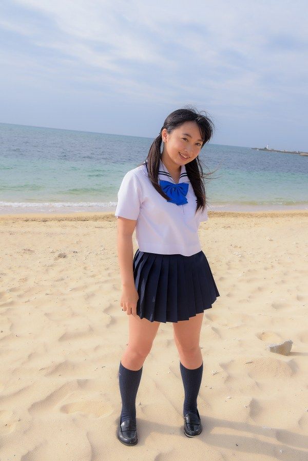 【美少女】一色杏子 ムッチリが抜ける競泳水着・ブルマー・制服グラビア画像50枚！ 50