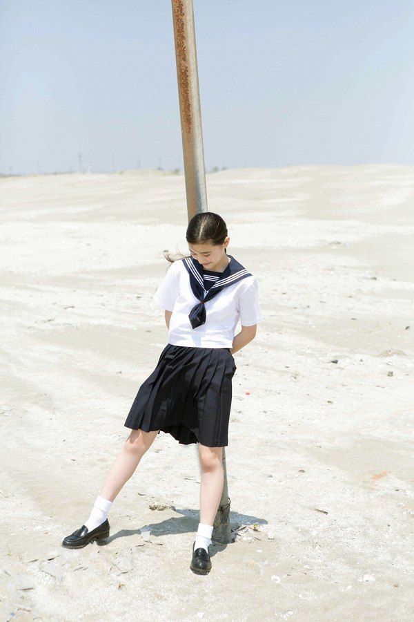 【S級美少女】山口まゆ 画像68枚！制服・ホットパンツ・ワンピースの太ももがエロいグラビア 11