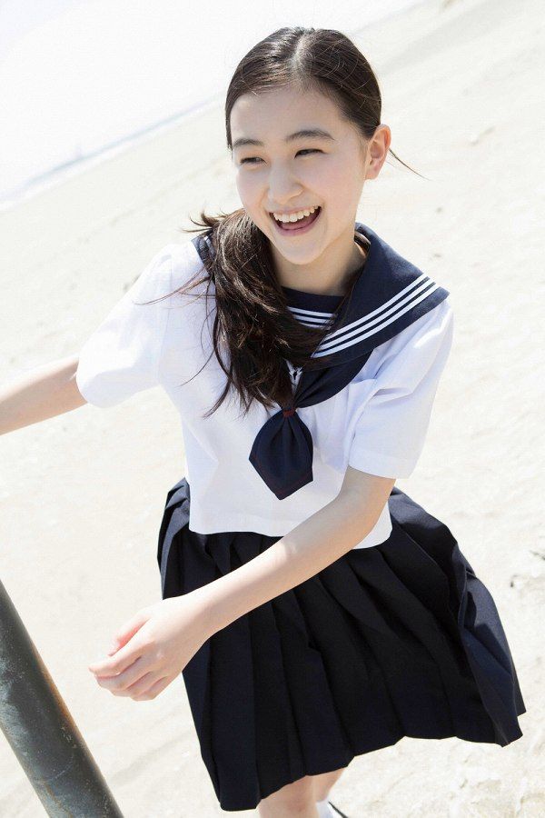 【S級美少女】山口まゆ 画像68枚！制服・ホットパンツ・ワンピースの太ももがエロいグラビア 13