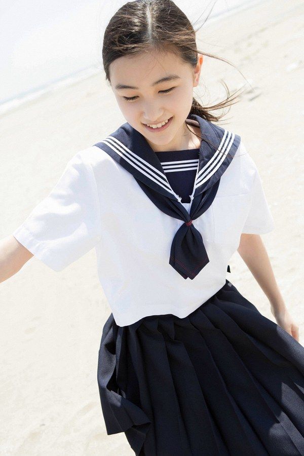 【S級美少女】山口まゆ 画像68枚！制服・ホットパンツ・ワンピースの太ももがエロいグラビア 15
