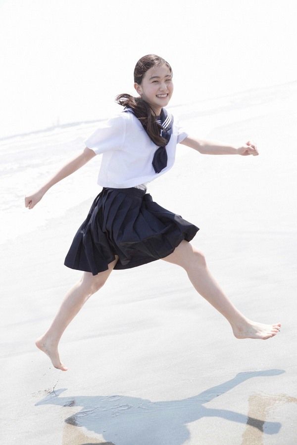 【S級美少女】山口まゆ 画像68枚！制服・ホットパンツ・ワンピースの太ももがエロいグラビア 16
