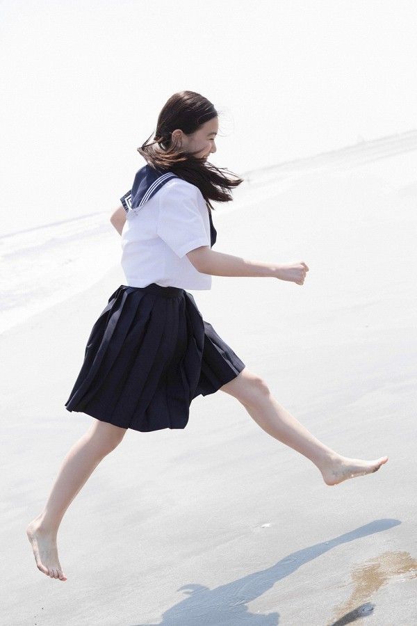 【S級美少女】山口まゆ 画像68枚！制服・ホットパンツ・ワンピースの太ももがエロいグラビア 17