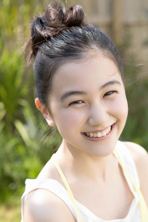 【S級美少女】山口まゆ 画像68枚！制服・ホットパンツ・ワンピースの太ももがエロいグラビア 25