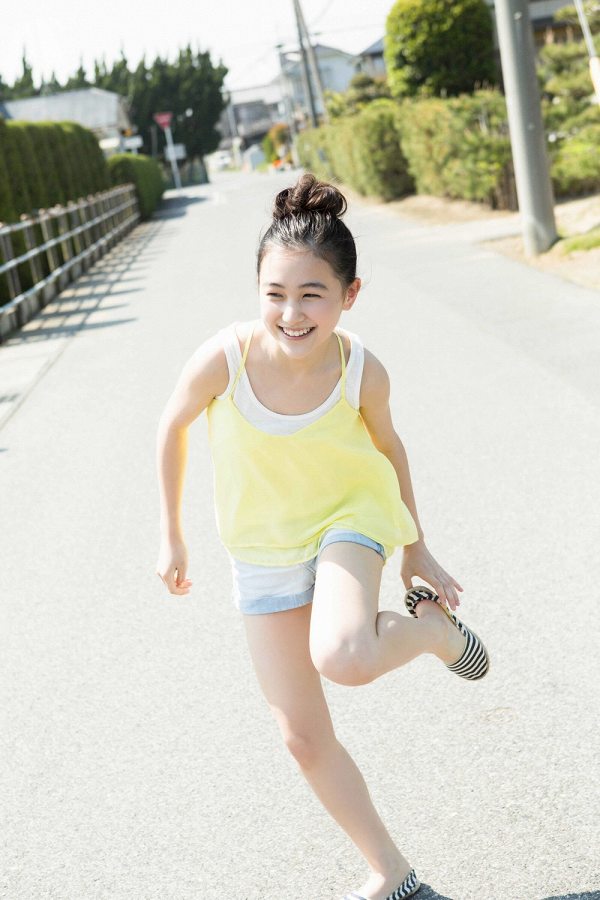 【S級美少女】山口まゆ 画像68枚！制服・ホットパンツ・ワンピースの太ももがエロいグラビア 28