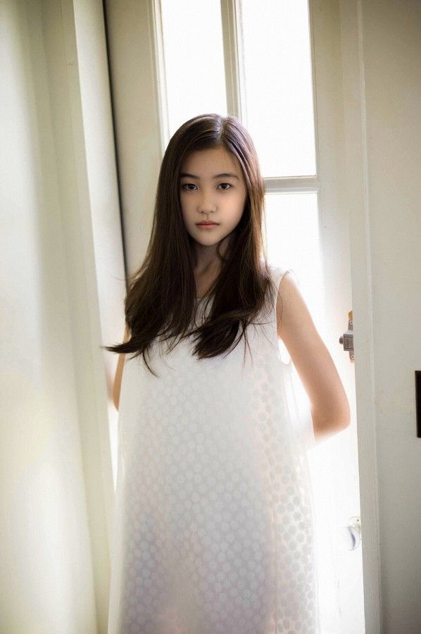 【S級美少女】山口まゆ 画像68枚！制服・ホットパンツ・ワンピースの太ももがエロいグラビア 37