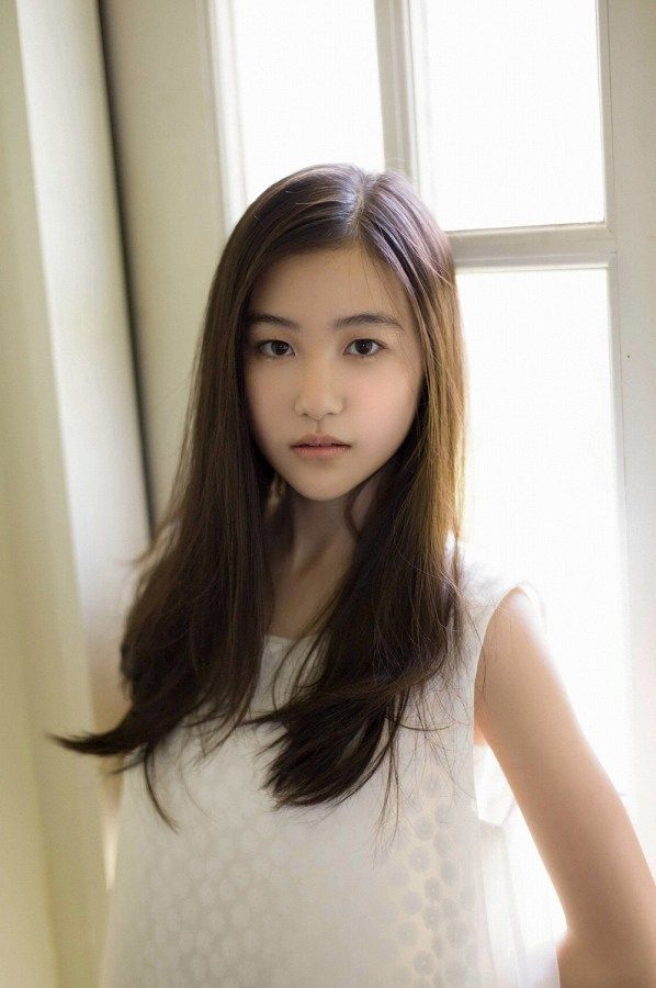 【S級美少女】山口まゆ 画像68枚！制服・ホットパンツ・ワンピースの太ももがエロいグラビア 38