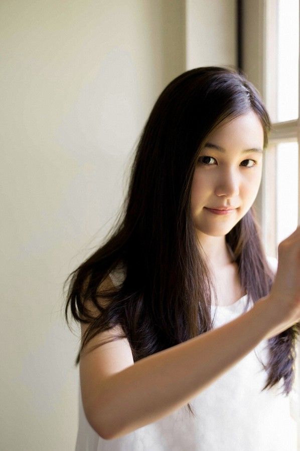 【S級美少女】山口まゆ 画像68枚！制服・ホットパンツ・ワンピースの太ももがエロいグラビア 39