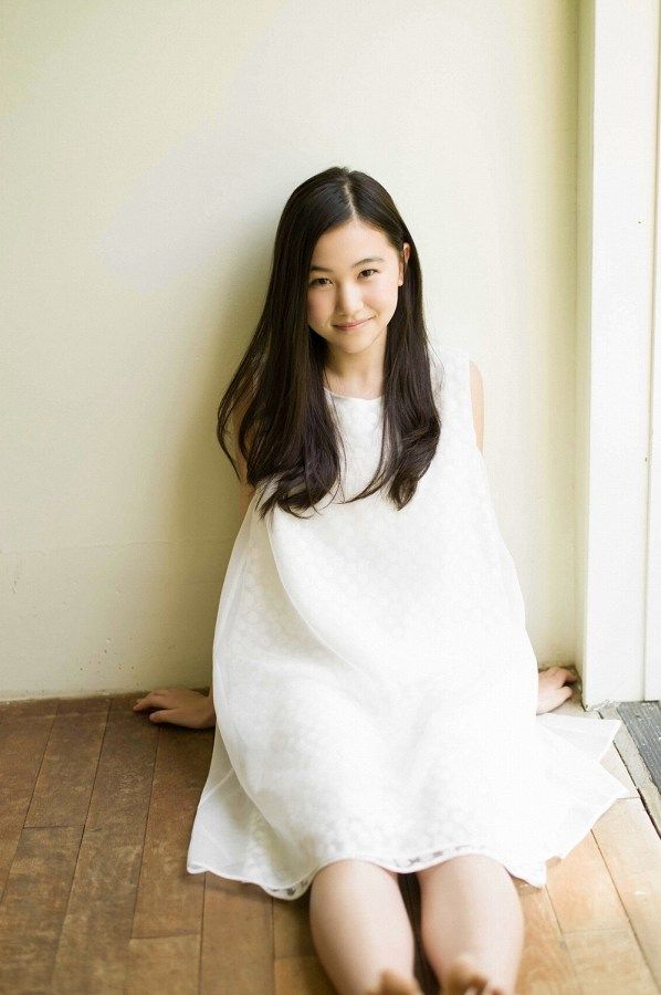 【S級美少女】山口まゆ 画像68枚！制服・ホットパンツ・ワンピースの太ももがエロいグラビア 43