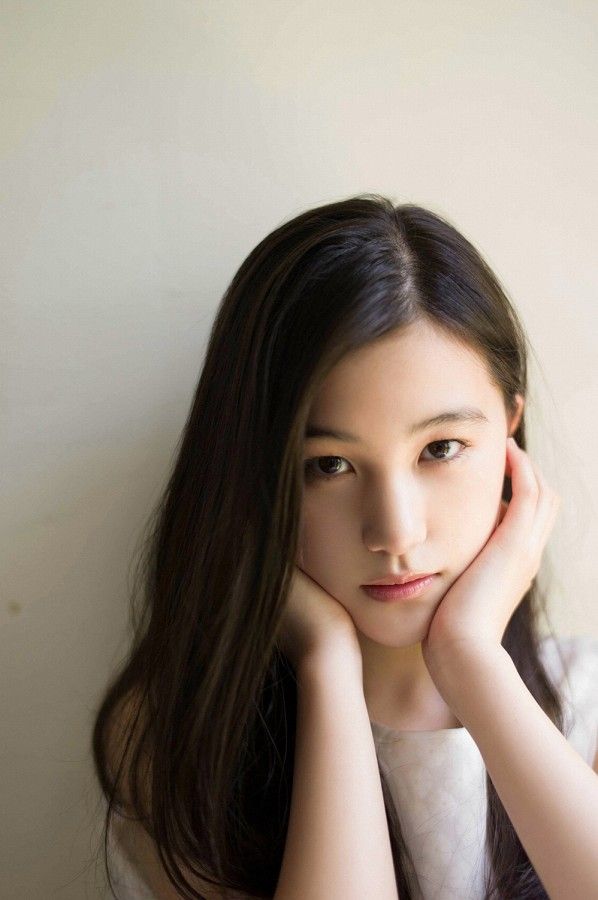 【S級美少女】山口まゆ 画像68枚！制服・ホットパンツ・ワンピースの太ももがエロいグラビア 46