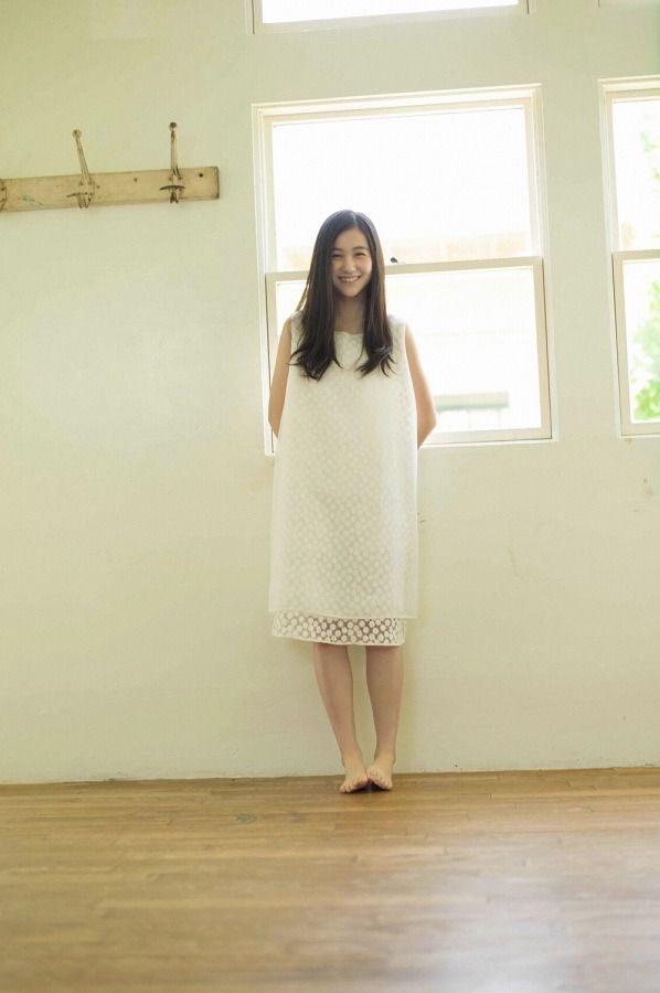 【S級美少女】山口まゆ 画像68枚！制服・ホットパンツ・ワンピースの太ももがエロいグラビア 52