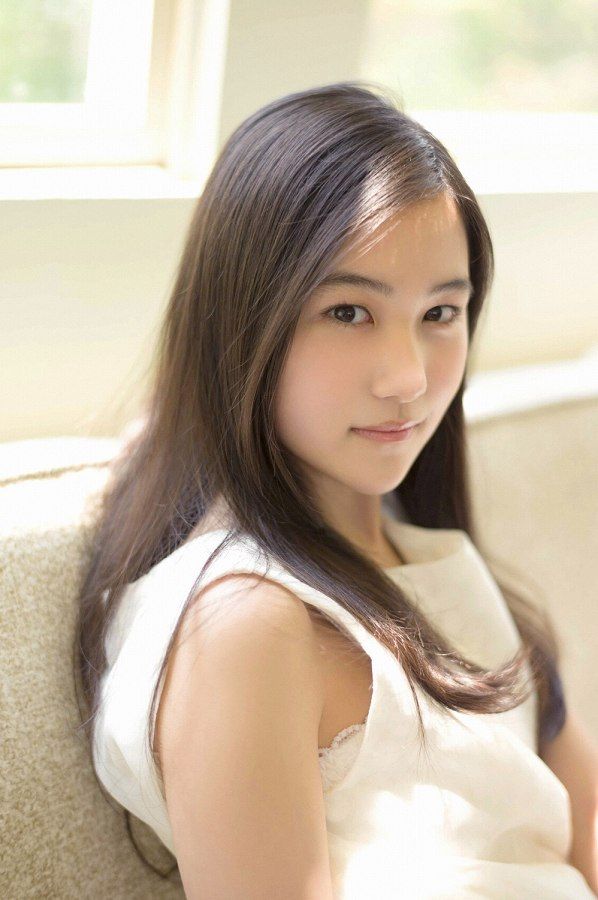 【S級美少女】山口まゆ 画像68枚！制服・ホットパンツ・ワンピースの太ももがエロいグラビア 57