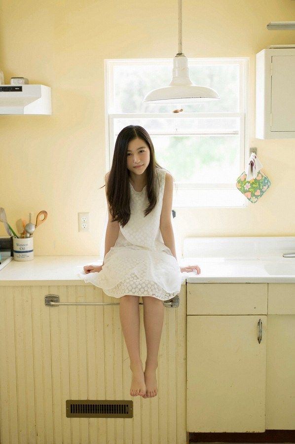 【S級美少女】山口まゆ 画像68枚！制服・ホットパンツ・ワンピースの太ももがエロいグラビア 58