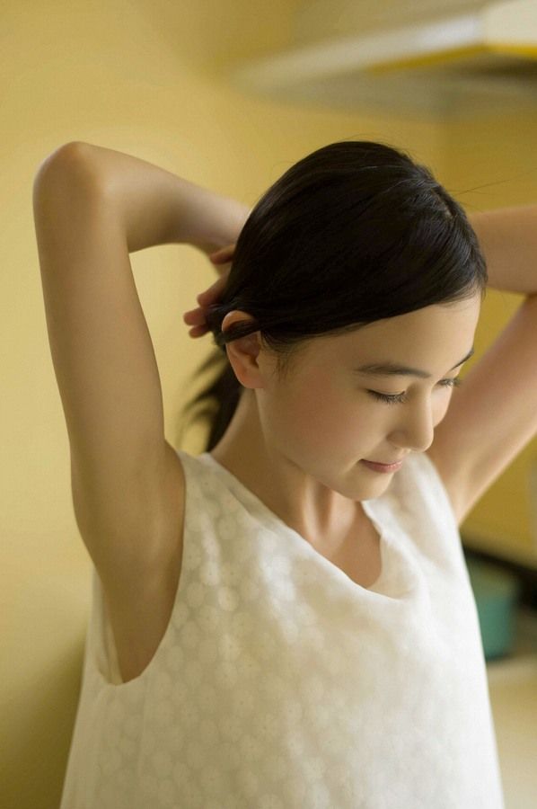 【S級美少女】山口まゆ 画像68枚！制服・ホットパンツ・ワンピースの太ももがエロいグラビア 59