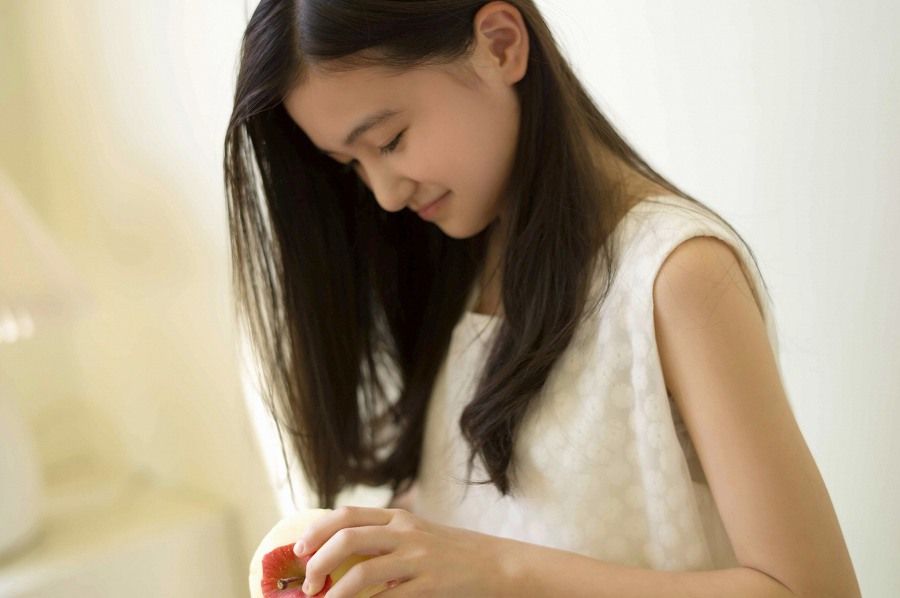 【S級美少女】山口まゆ 画像68枚！制服・ホットパンツ・ワンピースの太ももがエロいグラビア 60