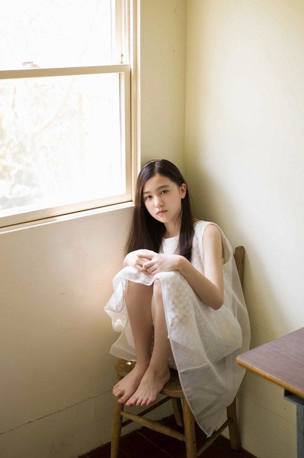 【S級美少女】山口まゆ 画像68枚！制服・ホットパンツ・ワンピースの太ももがエロいグラビア 62