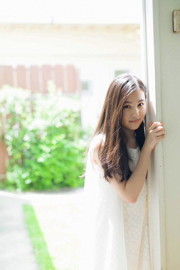 【S級美少女】山口まゆ 画像68枚！制服・ホットパンツ・ワンピースの太ももがエロいグラビア 67