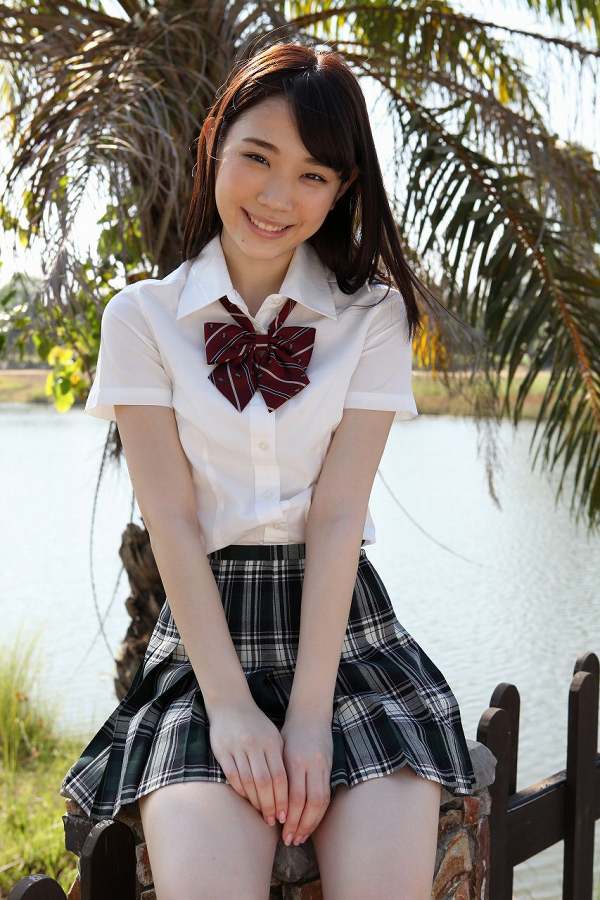 [可愛い]末永みゆ コスプレ画像100枚！M字開脚の股間が抜ける制服・レオタードグラビア 1