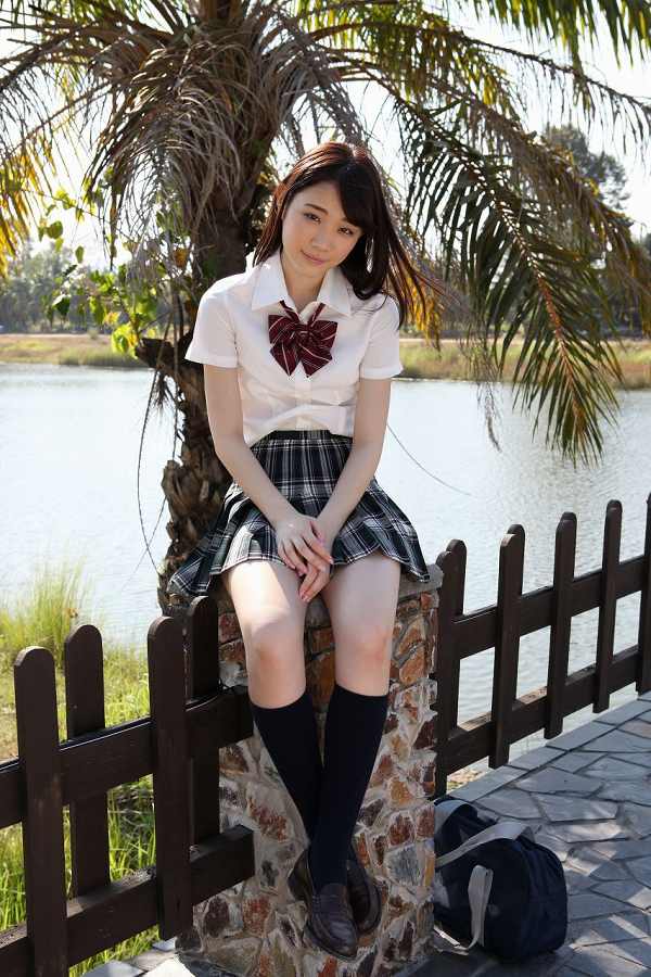 [可愛い]末永みゆ コスプレ画像100枚！M字開脚の股間が抜ける制服・レオタードグラビア 4