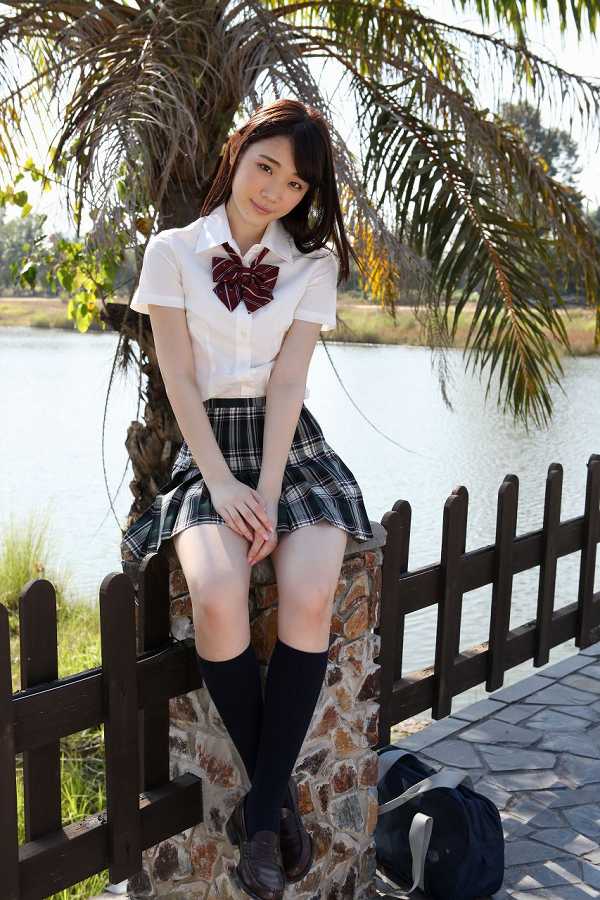 [可愛い]末永みゆ コスプレ画像100枚！M字開脚の股間が抜ける制服・レオタードグラビア 5