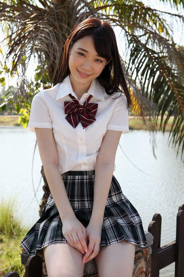 [可愛い]末永みゆ コスプレ画像100枚！M字開脚の股間が抜ける制服・レオタードグラビア 6