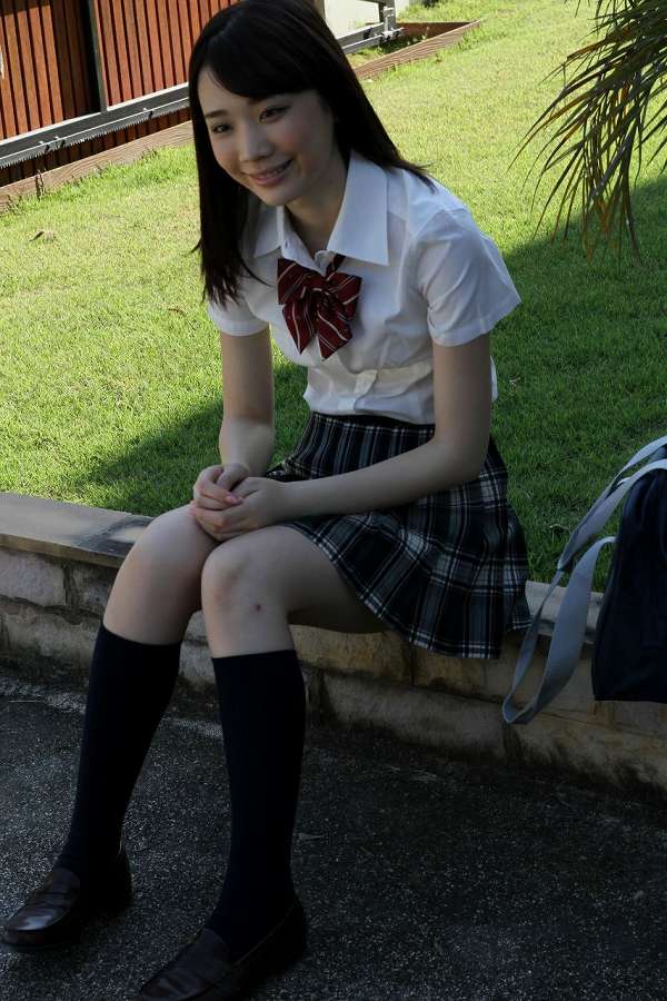 [可愛い]末永みゆ コスプレ画像100枚！M字開脚の股間が抜ける制服・レオタードグラビア 42