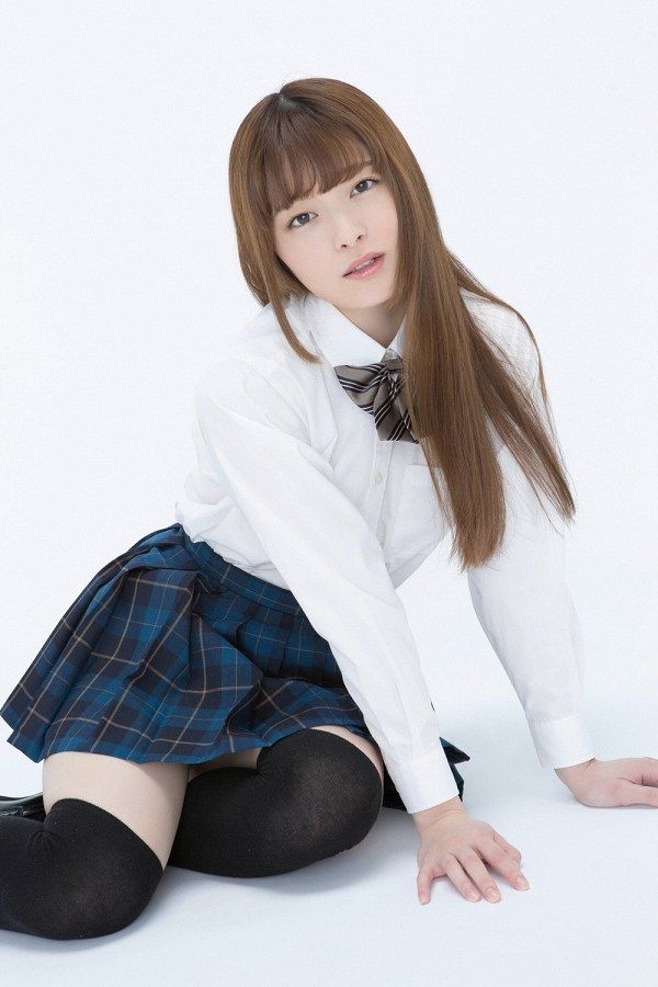 【S級美少女】奥崎優茉 エロ画像48枚！ニーハイ制服コスプレ・水着が抜けるグラビア 16