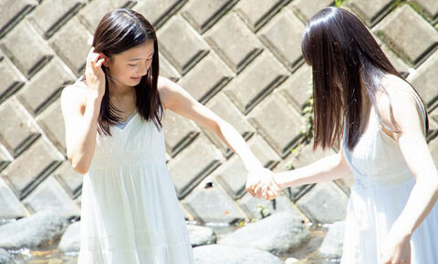S級美少女・塩月希依音 制服や生足太ももがエッチなグラビア画像！ 9