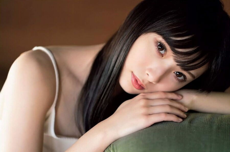 S級美少女・塩月希依音 制服や生足太ももがエッチなグラビア画像！ 15