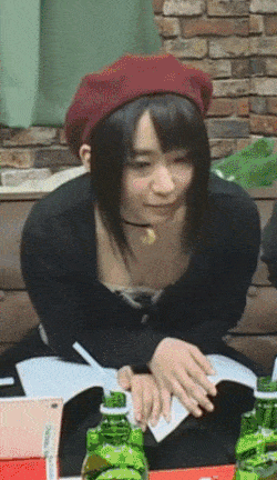 【美少女】悠木碧 エロ画像！胸チラおっぱいが抜けるGIFがたまらん 2