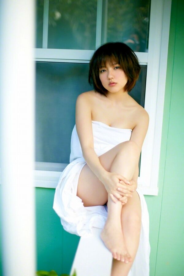 【SSS級美女】真野恵里菜 足裏・足指の生足画像！ 32