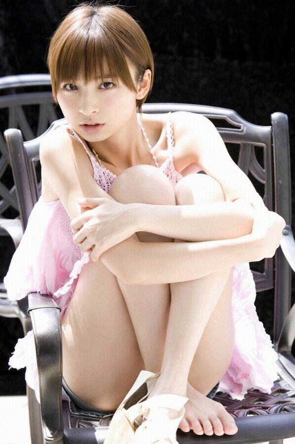 [色気]篠田麻里子 足裏・足指の生足画像！ 10